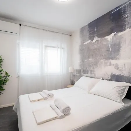 Little Harbour Apartmán *